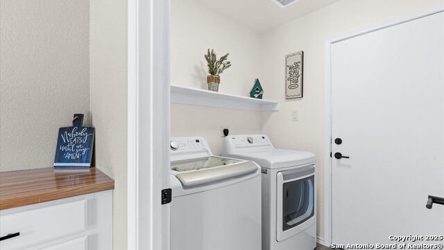 Listing photo id 7 for 8227 Coppergate