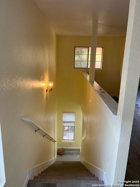 Listing photo id 8 for 6210 Pepperdine Bay