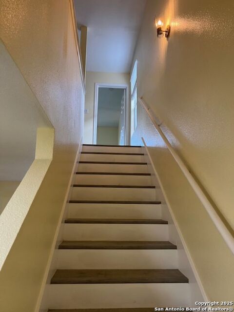 Listing photo id 9 for 6210 Pepperdine Bay