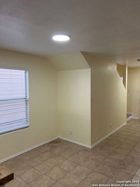 Listing photo id 11 for 6210 Pepperdine Bay
