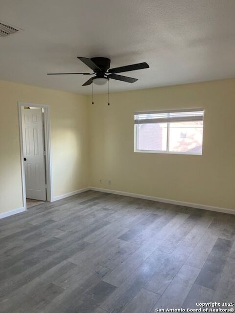 Listing photo id 12 for 6210 Pepperdine Bay