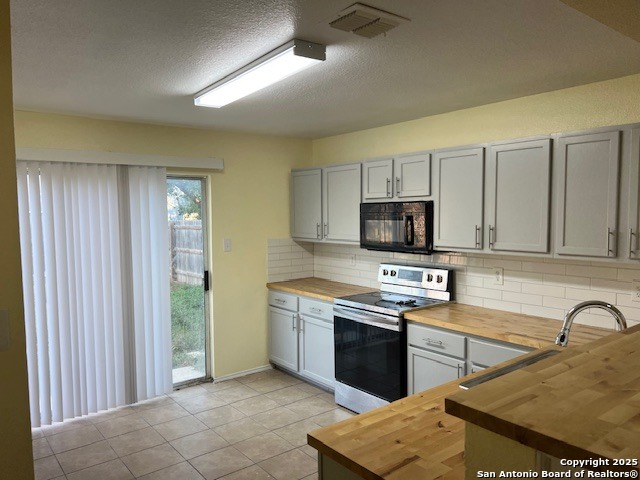 Listing photo id 2 for 6210 Pepperdine Bay