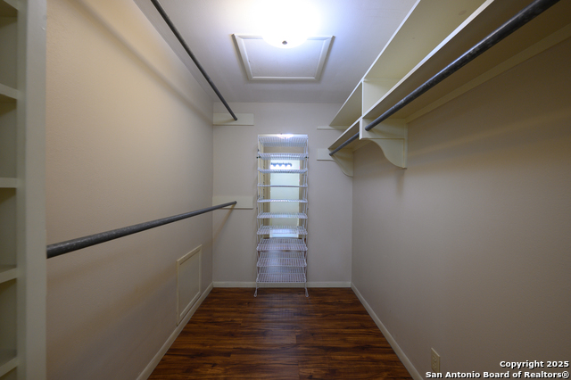 Listing photo id 9 for 706 Inez E 