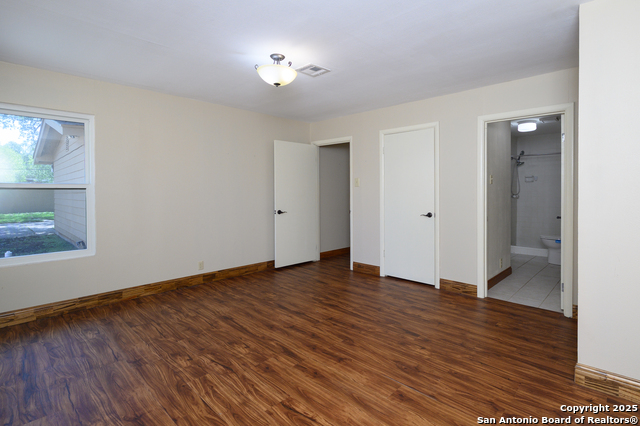 Listing photo id 15 for 706 Inez E 