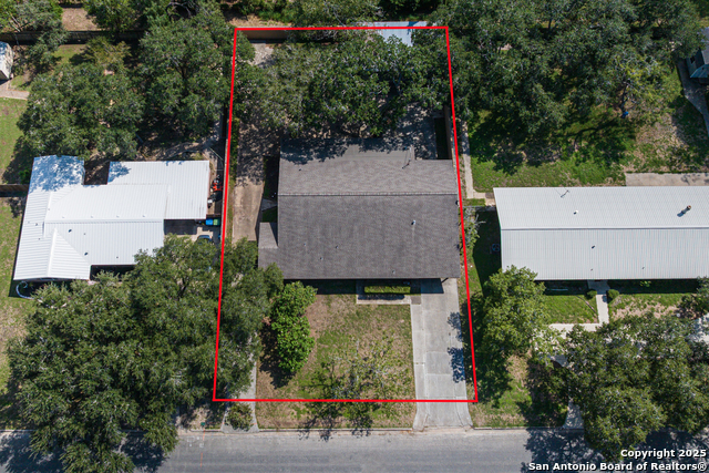 Listing photo id 30 for 706 Inez E 