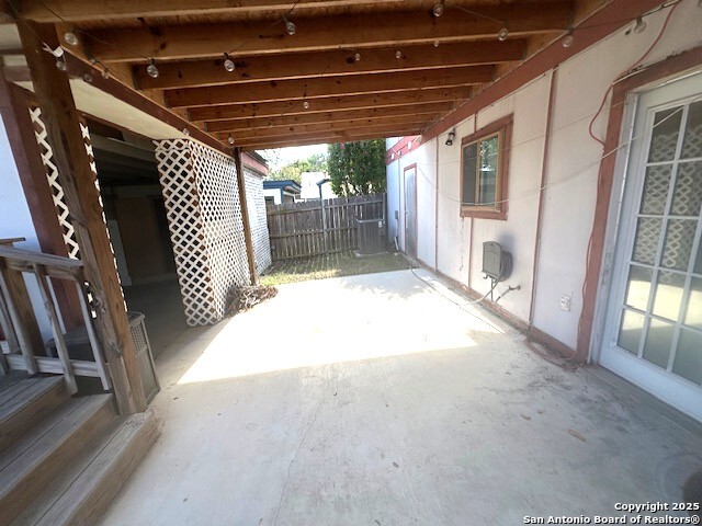 Listing photo id 9 for 731 Garden Meadow