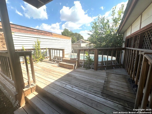 Listing photo id 12 for 731 Garden Meadow