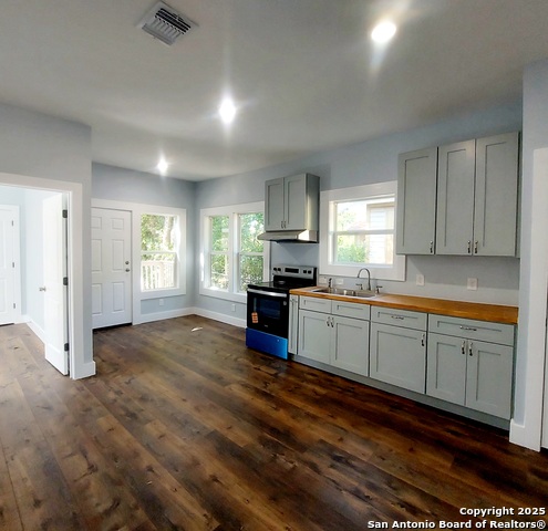 Image 11 of 30 For 2710 Houston St E