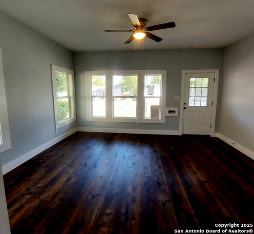 Image 7 of 30 For 2710 Houston St E