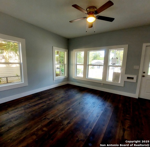 Image 8 of 30 For 2710 Houston St E