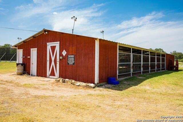 Listing photo id 32 for 135 Lone Oak