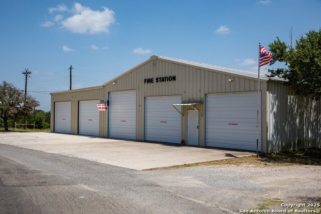 Listing photo id 33 for 135 Lone Oak