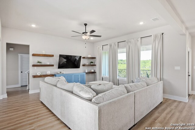 Listing photo id 2 for 135 Lone Oak