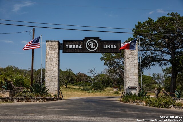 Listing photo id 39 for 135 Lone Oak