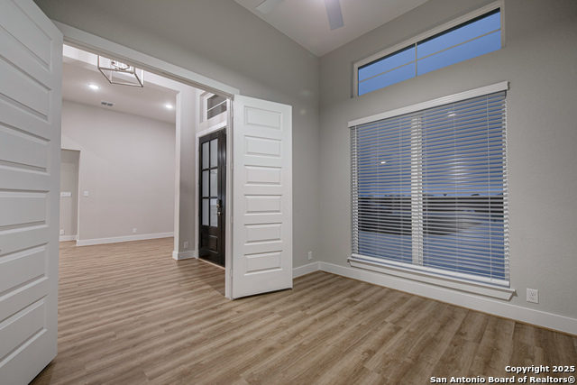 Listing photo id 3 for 8572 Benclare