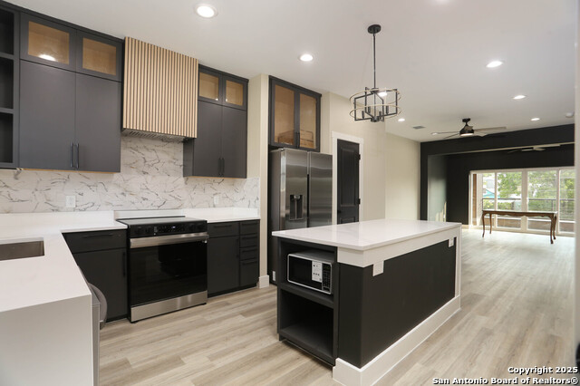 Image 3 of 22 For 130 Lachapelle E