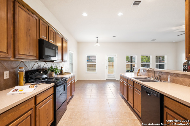 Image 17 of 43 For 318 Birkdale