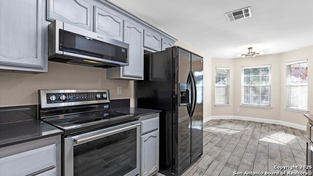 Listing photo id 9 for 2570 Terminal Loop