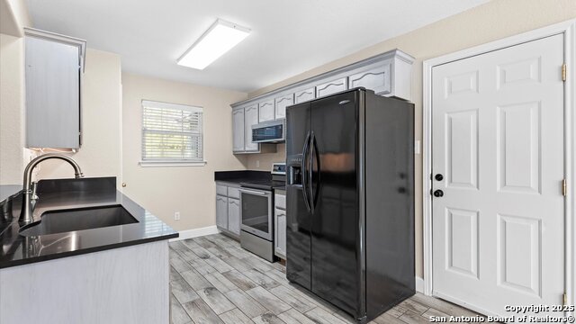 Listing photo id 11 for 2570 Terminal Loop