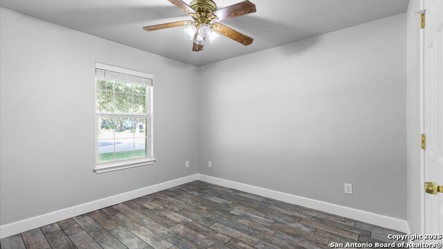 Listing photo id 21 for 2570 Terminal Loop