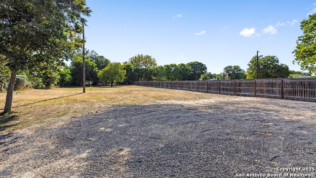 Listing photo id 2 for 2570 Terminal Loop