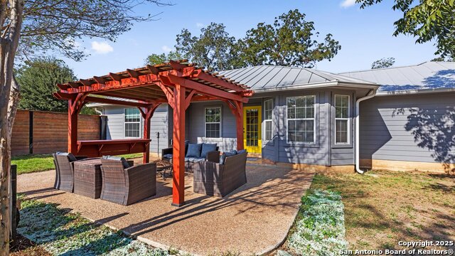 Listing photo id 4 for 2570 Terminal Loop