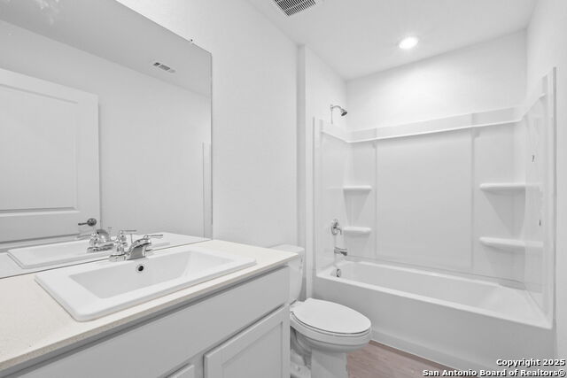 Image 4 of 25 For 1447 Neria Loop