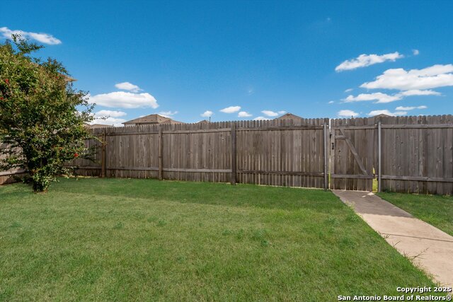 Image 20 of 23 For 235 Mossycup