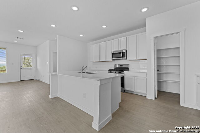 Image 3 of 30 For 31927 Ambrose St