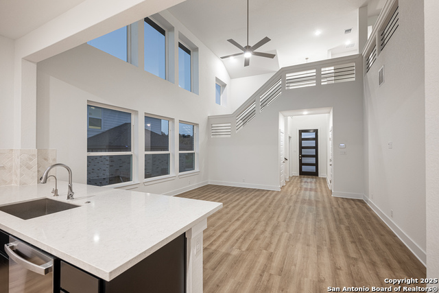 Listing photo id 9 for 322 Glenwood Ranch