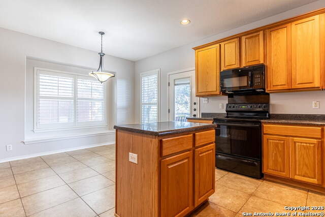Image 14 of 46 For 15890 Redwoods Manor