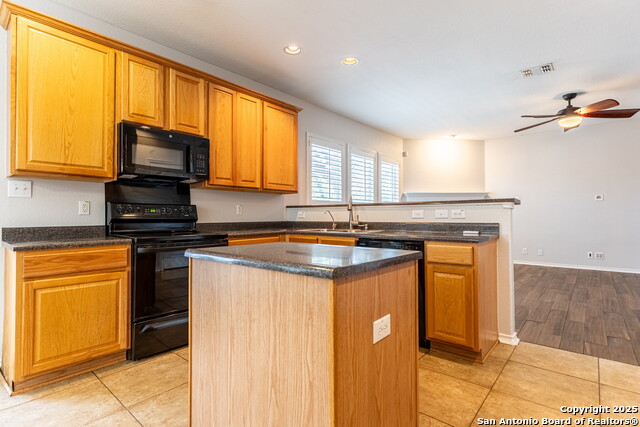 Image 15 of 46 For 15890 Redwoods Manor
