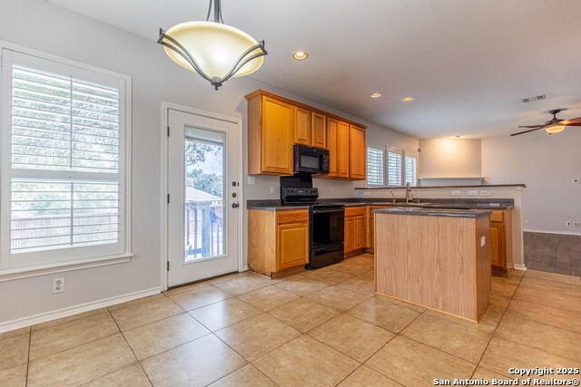 Image 18 of 46 For 15890 Redwoods Manor