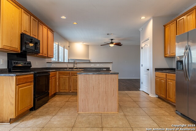 Image 19 of 46 For 15890 Redwoods Manor