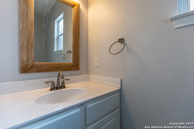 Image 20 of 46 For 15890 Redwoods Manor