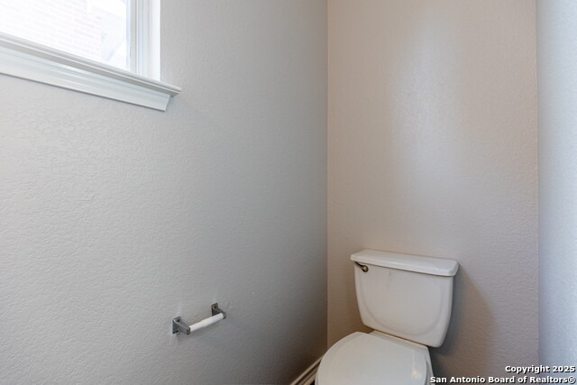 Image 21 of 46 For 15890 Redwoods Manor
