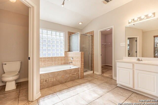 Image 25 of 46 For 15890 Redwoods Manor