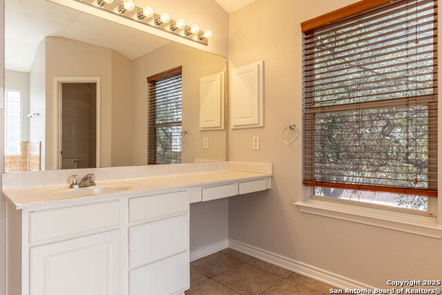 Image 27 of 46 For 15890 Redwoods Manor