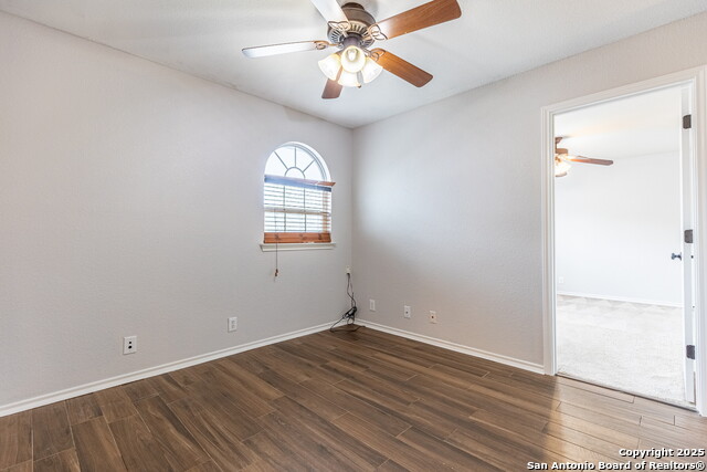 Image 30 of 46 For 15890 Redwoods Manor