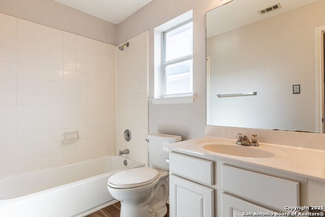 Image 38 of 46 For 15890 Redwoods Manor