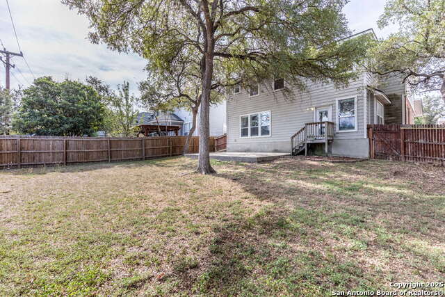 Image 43 of 46 For 15890 Redwoods Manor