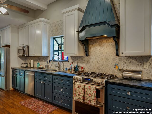 Listing photo id 12 for 240 Post Avenue