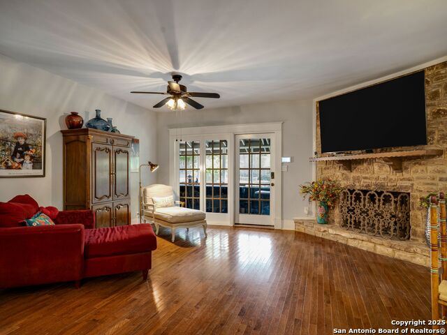 Listing photo id 13 for 240 Post Avenue