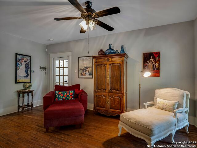 Listing photo id 14 for 240 Post Avenue