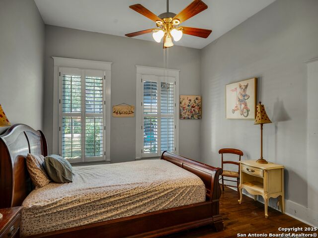 Listing photo id 15 for 240 Post Avenue