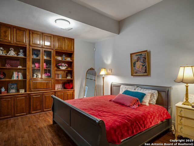 Listing photo id 19 for 240 Post Avenue