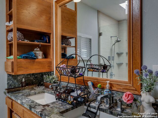 Listing photo id 20 for 240 Post Avenue