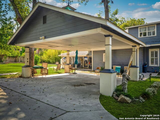 Listing photo id 2 for 240 Post Avenue