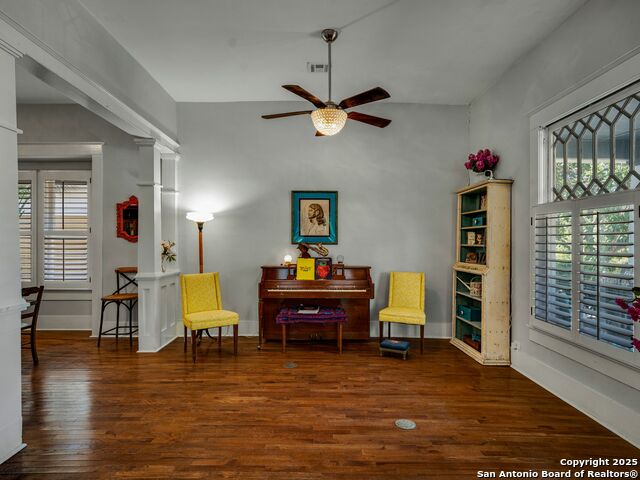 Listing photo id 4 for 240 Post Avenue