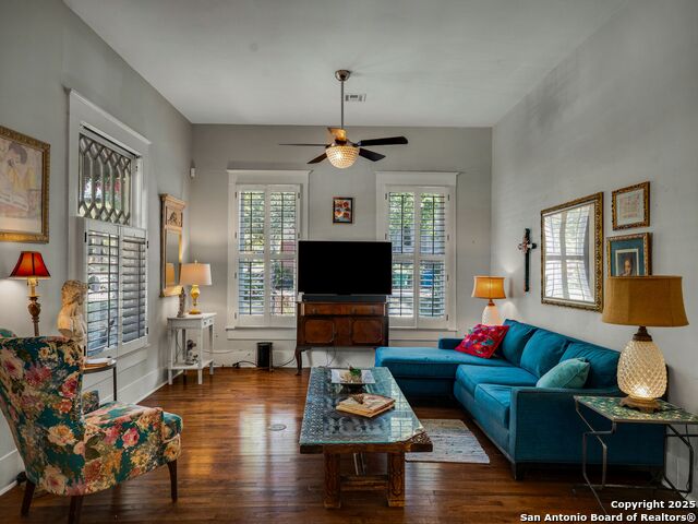 Listing photo id 5 for 240 Post Avenue